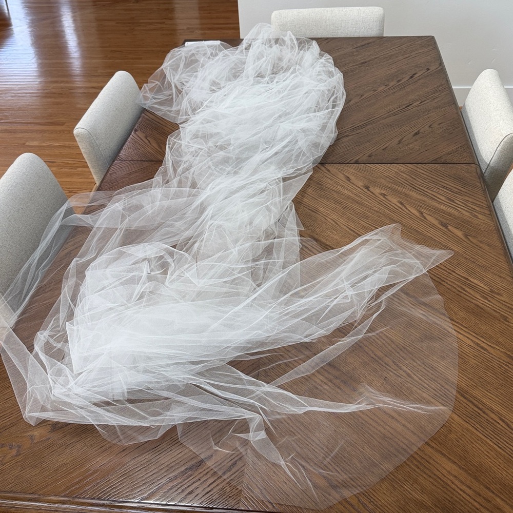Wedding Veil Chapel or Cathedral 108” with 39” blusher - Light Ivory - Picture 5 of 6